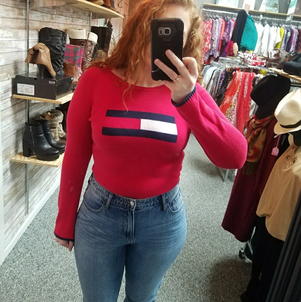 Classic Tommy Hilfiger Sweat Shirt
